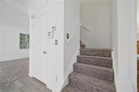 Entry Way - 25 Lavender Trce, Hampton, VA 23663 photo 3 of 4