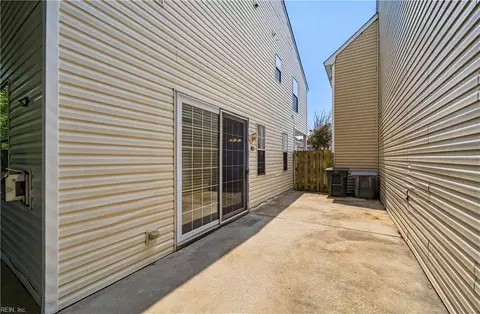 Exterior - 25 Lavender Trce, Hampton, VA 23663 photo 6 of 7