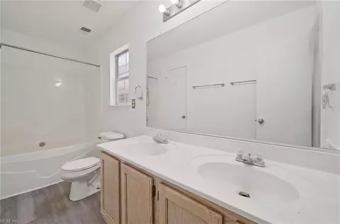 Bath - 25 Lavender Trce, Hampton, VA 23663 photo 2 of 2