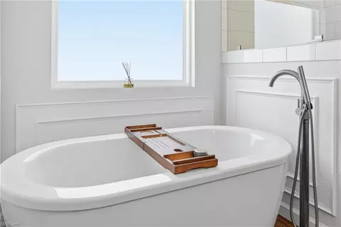 Bath - 35 E Berkley Dr, Hampton, VA 23663 photo 3 of 3