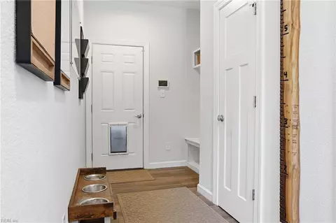 Entry Way - 35 E Berkley Dr, Hampton, VA 23663 photo 5 of 6