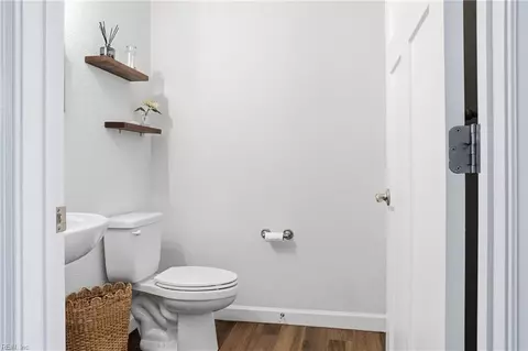 Bath - 35 E Berkley Dr, Hampton, VA 23663 photo 1 of 3