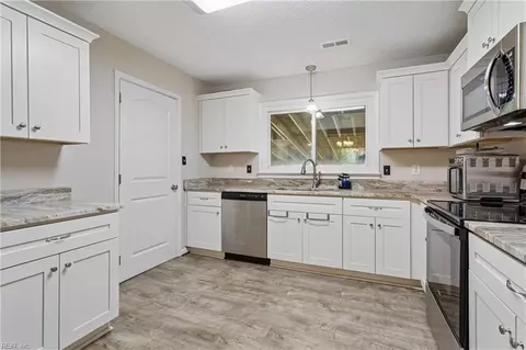588 Windjammer Cres, Newport News, VA 23602