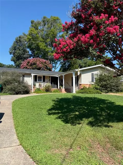 105 Glade Rd, Newport News, VA 23606