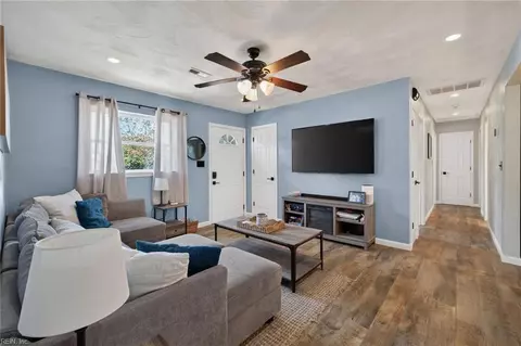 Entry Way - 478 Duchess Ct, Hampton, VA 23669 photo 1 of 1