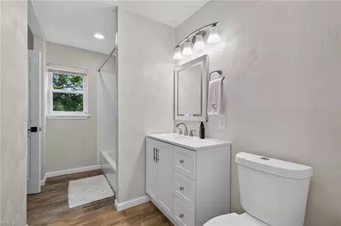 Bath - 478 Duchess Ct, Hampton, VA 23669 photo 2 of 3