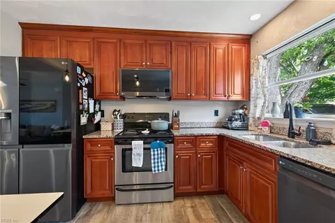 Kitchen - 478 Duchess Ct, Hampton, VA 23669 photo 2 of 2