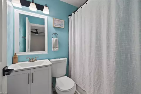 Bath - 478 Duchess Ct, Hampton, VA 23669 photo 1 of 3