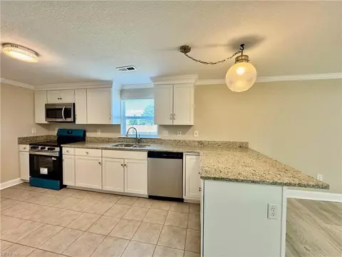 Kitchen - 739 Childs Ave, Hampton, VA 23661 photo 4 of 5