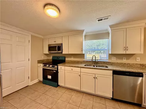 Kitchen - 739 Childs Ave, Hampton, VA 23661 photo 3 of 5