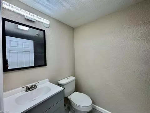 Bath - 739 Childs Ave, Hampton, VA 23661 photo 3 of 4