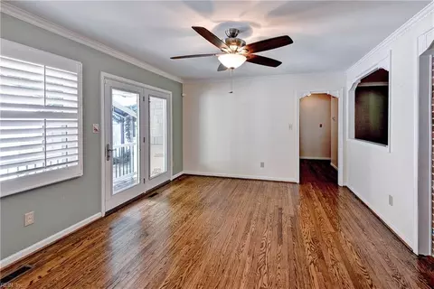 Living - 112 Winter E, Williamsburg, VA 23188 photo 5 of 5