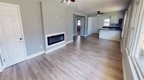 Living - 45 Salem St, Hampton, VA 23669 photo 2 of 8