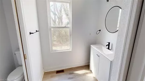 Bath - 45 Salem St, Hampton, VA 23669 photo 1 of 5