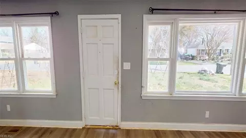 Entry Way - 45 Salem St, Hampton, VA 23669 photo 1 of 11
