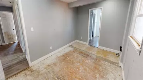 Entry Way - 45 Salem St, Hampton, VA 23669 photo 6 of 11