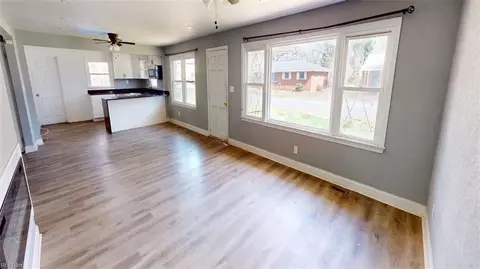 Living - 45 Salem St, Hampton, VA 23669 photo 3 of 8
