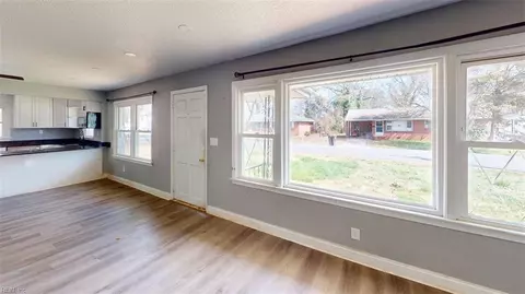 Living - 45 Salem St, Hampton, VA 23669 photo 6 of 8
