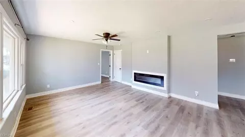 Living - 45 Salem St, Hampton, VA 23669 photo 7 of 8