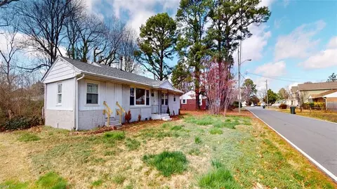 Exterior - 45 Salem St, Hampton, VA 23669 photo 2 of 3