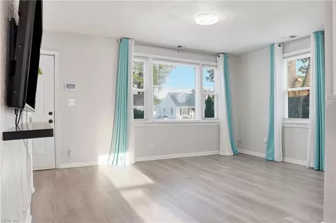 Living - 3022 Herbert St, Norfolk, VA 23513 photo 2 of 4