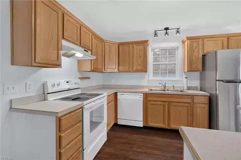 Kitchen - 2559 Red Bank Rd, Gloucester, VA 23061 photo 2 of 4