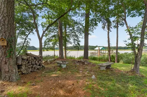 Exterior - 2559 Red Bank Rd, Gloucester, VA 23061 photo 5 of 8