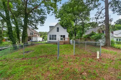Exterior - 2559 Red Bank Rd, Gloucester, VA 23061 photo 3 of 8
