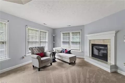 Living - 3 Blackberry Ln, Hampton, VA 23669 photo 1 of 1
