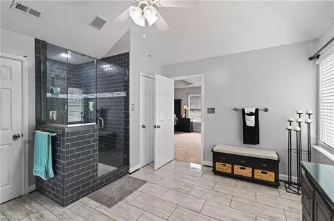 Bath - 3 Blackberry Ln, Hampton, VA 23669 photo 5 of 6