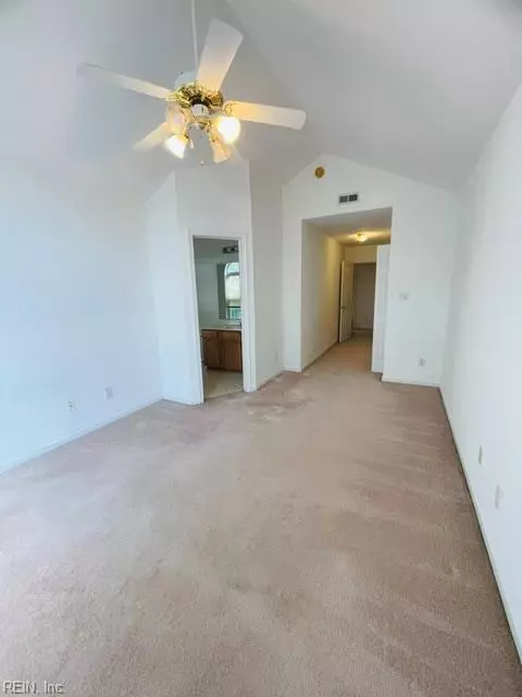 Entry Way - 956 Allendale Dr, Hampton, VA 23669 photo 4 of 4