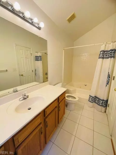 Bath - 956 Allendale Dr, Hampton, VA 23669 photo 2 of 2