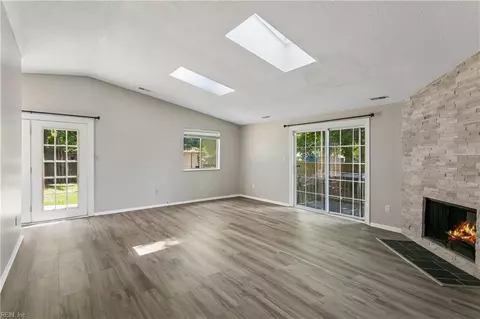 91 Stanley Dr, Newport News, VA 23608