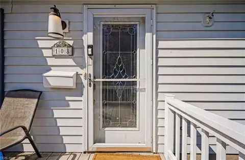 Entry Way - 108 E Westmont Ave, Norfolk, VA 23503 photo 1 of 2