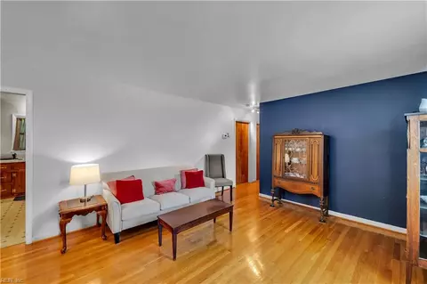 Living - 21 Corey Cir, Hampton, VA 23663 photo 4 of 5