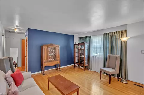 Living - 21 Corey Cir, Hampton, VA 23663 photo 2 of 5