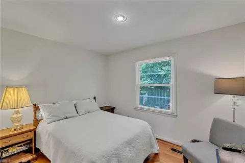 Bedroom - 21 Corey Cir, Hampton, VA 23663 photo 9 of 15