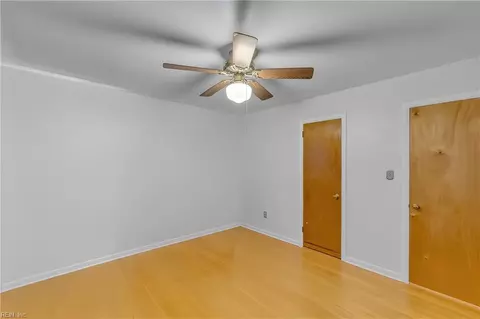 Bedroom - 21 Corey Cir, Hampton, VA 23663 photo 5 of 15