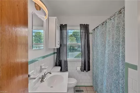 Bath - 21 Corey Cir, Hampton, VA 23663 photo 1 of 1