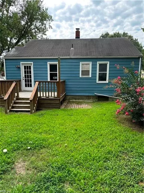 Exterior - 714 Grove St, Hampton, VA 23664 photo 2 of 4
