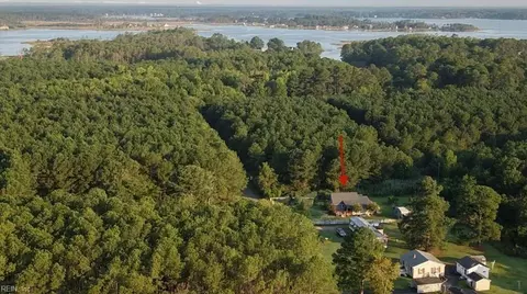 9571 Rowes Point Rd, Hayes, VA 23072