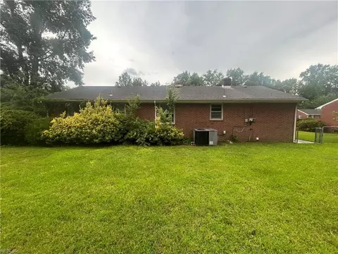 4024 Oak Dr, Chesapeake, VA 23321 photo 3
