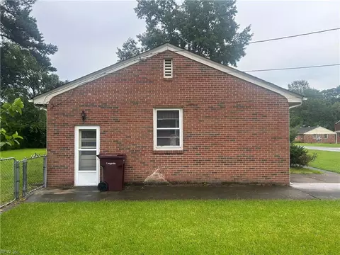 4024 Oak Dr, Chesapeake, VA 23321 photo 4