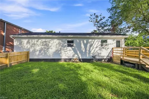 Exterior - 4111 Williamson St, Chesapeake, VA 23324 photo 5 of 7