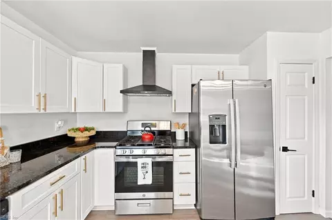 Kitchen - 4111 Williamson St, Chesapeake, VA 23324 photo 3 of 5