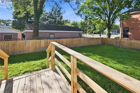 Exterior - 4111 Williamson St, Chesapeake, VA 23324 photo 3 of 7