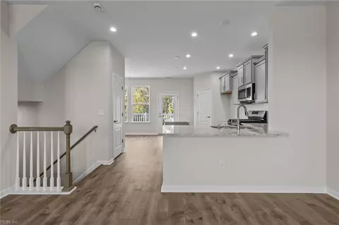 Entry Way - 204 Freeman Dr, Hampton, VA 23666 photo 3 of 4