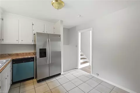 Entry Way - 3805 Chesapeake Ave, Hampton, VA 23661 photo 3 of 4