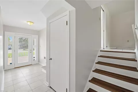 Entry Way - 3805 Chesapeake Ave, Hampton, VA 23661 photo 2 of 4