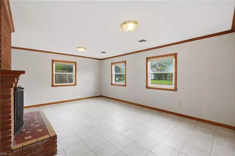 Living - 3805 Chesapeake Ave, Hampton, VA 23661 photo 3 of 6
